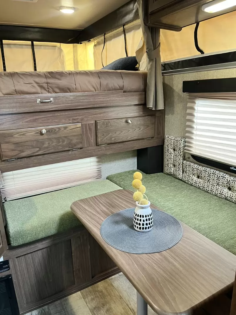 USED 2016 PALOMINO SS-1251