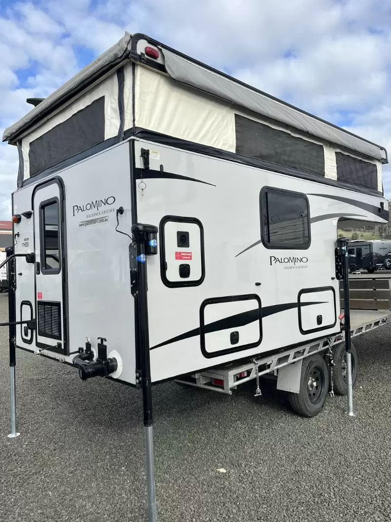 USED 2016 PALOMINO SS-1251