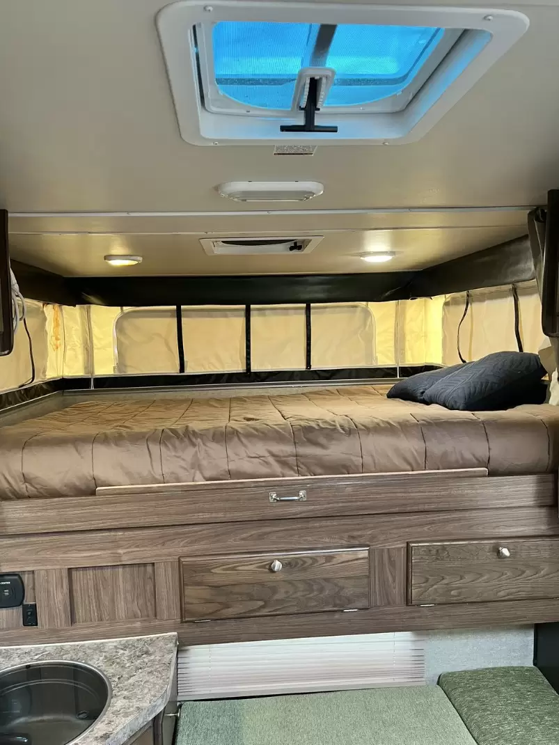 USED 2016 PALOMINO SS-1251