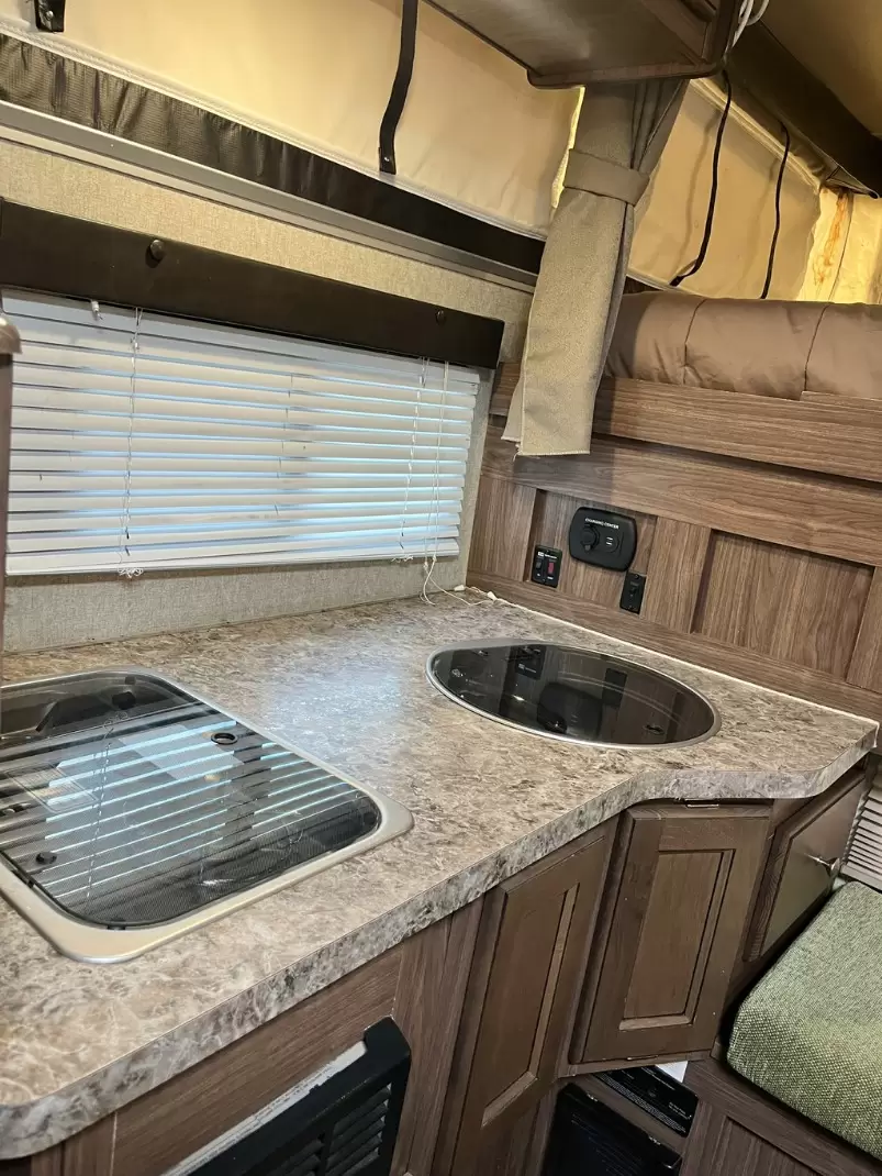 USED 2016 PALOMINO SS-1251