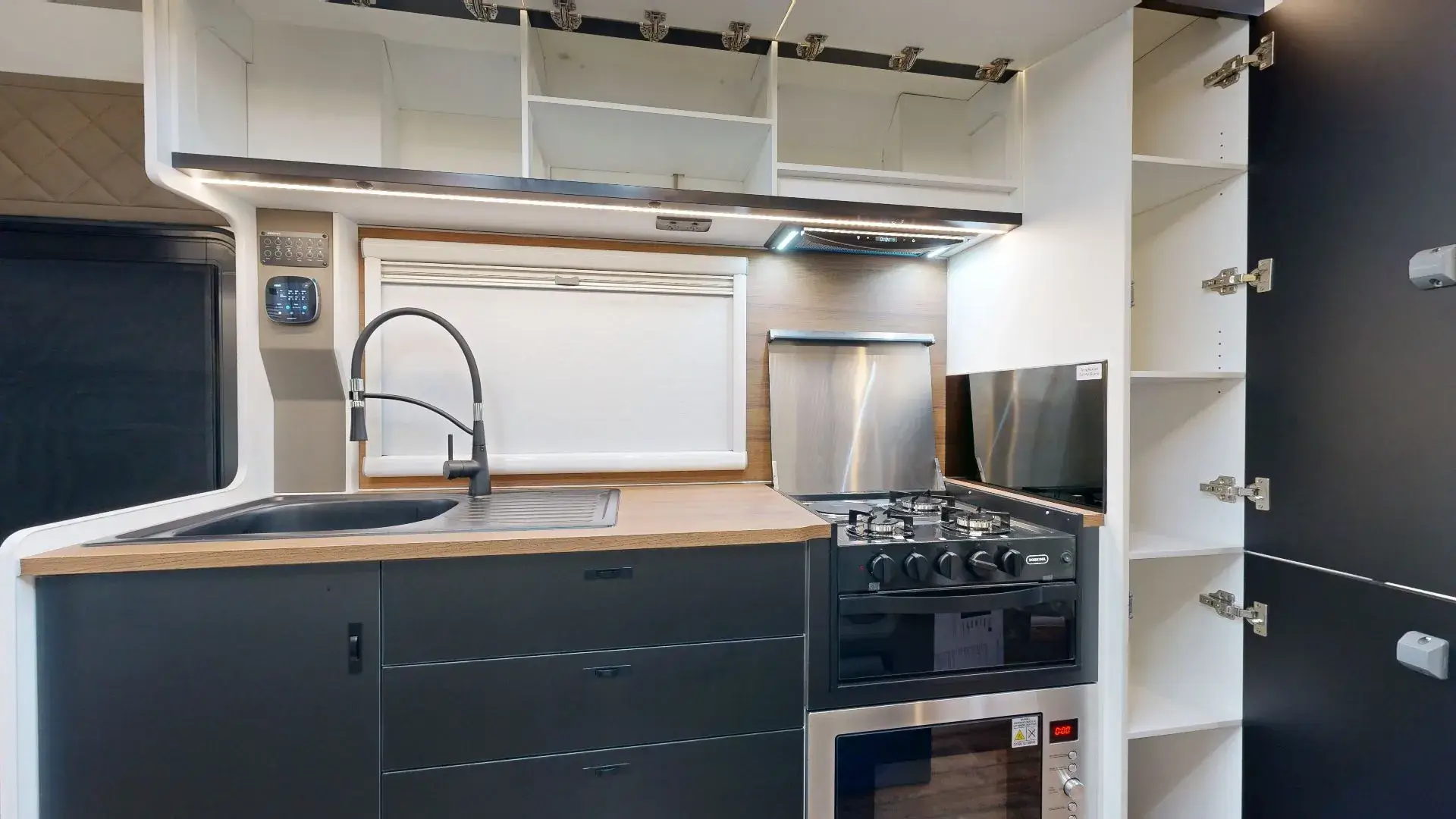 Adventure 6.3 interior image 4