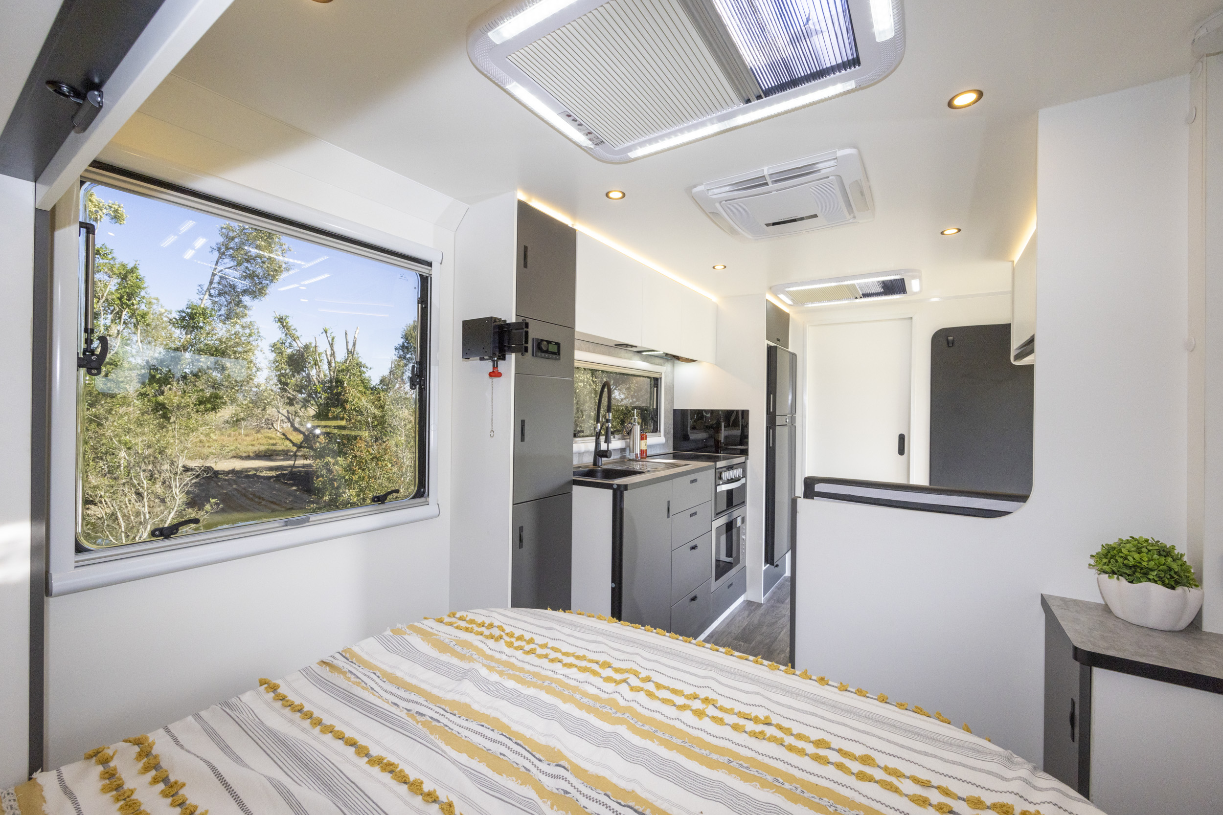 Adventure 5.5 interior image 4