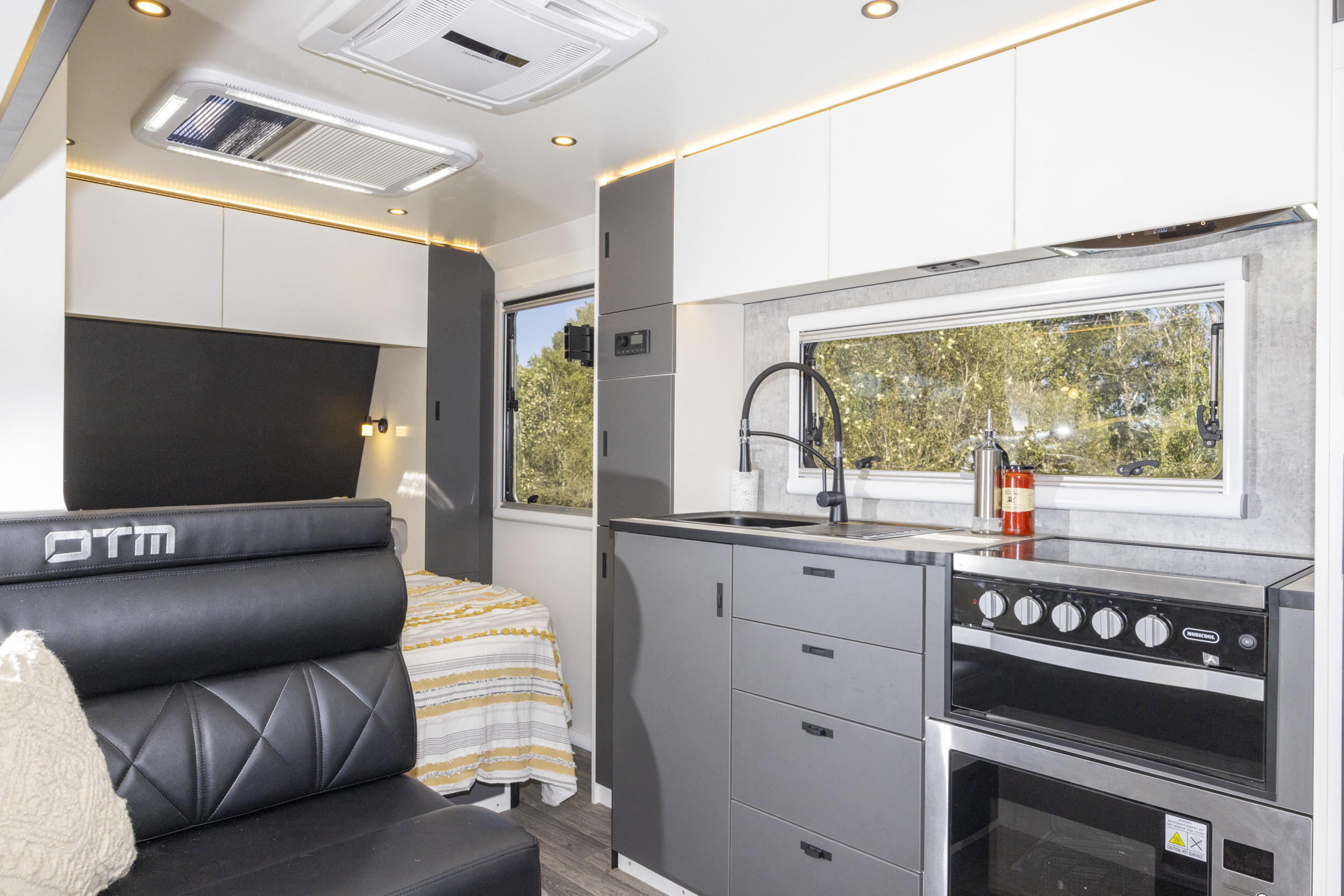 Adventure 5.5 interior image 3