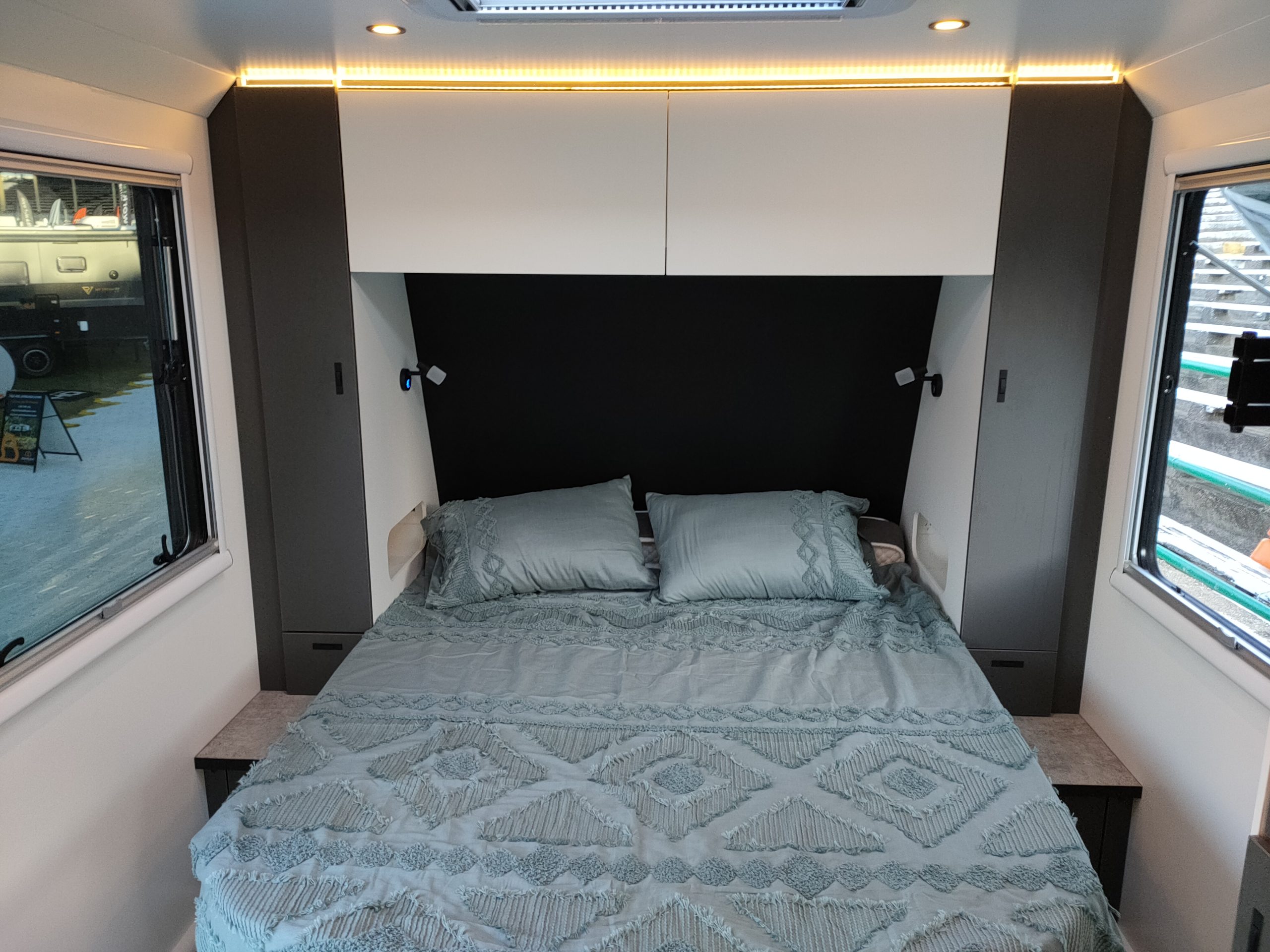 Adventure 6.9F interior image 1