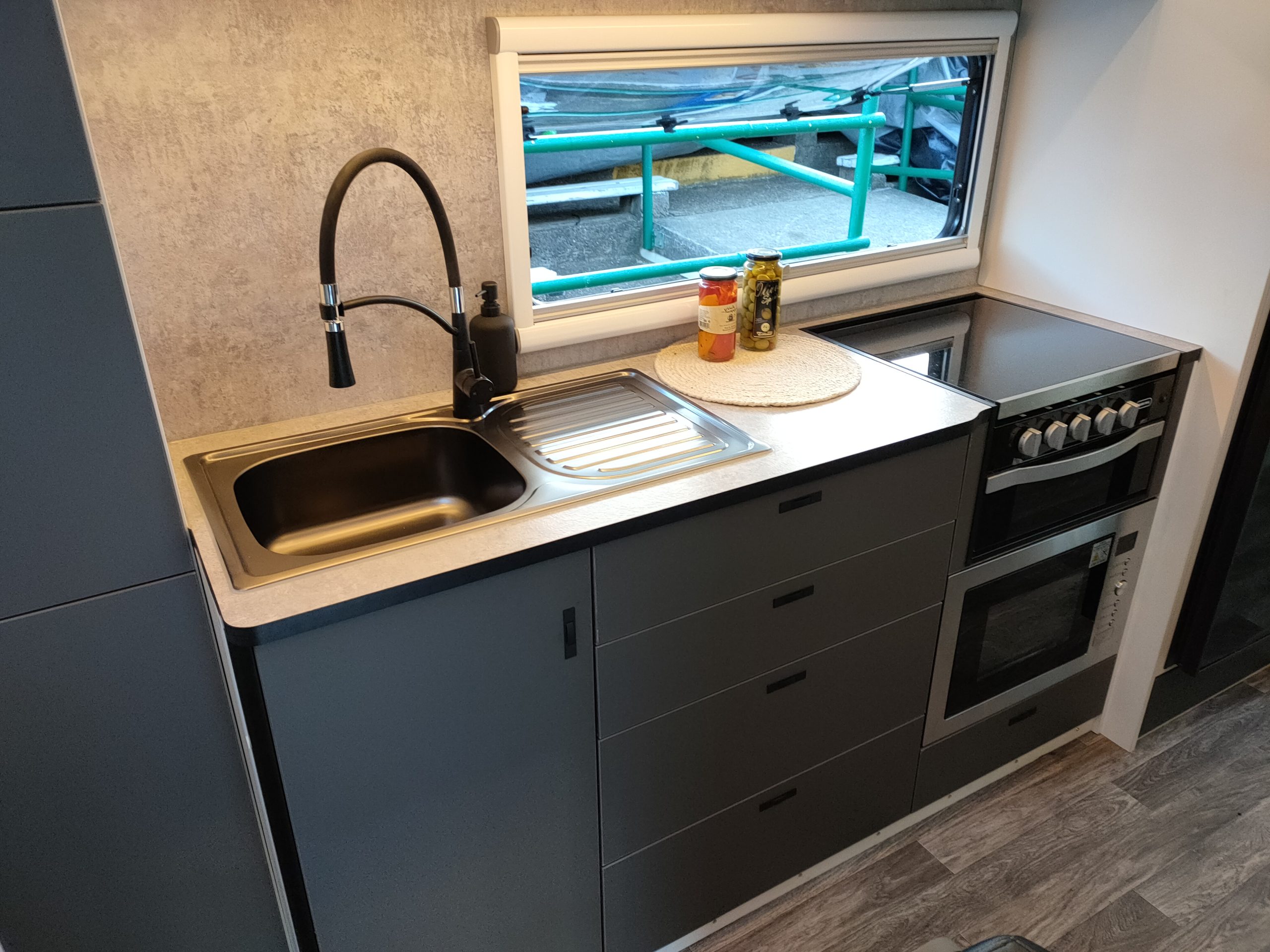 Adventure 6.9F interior image 3