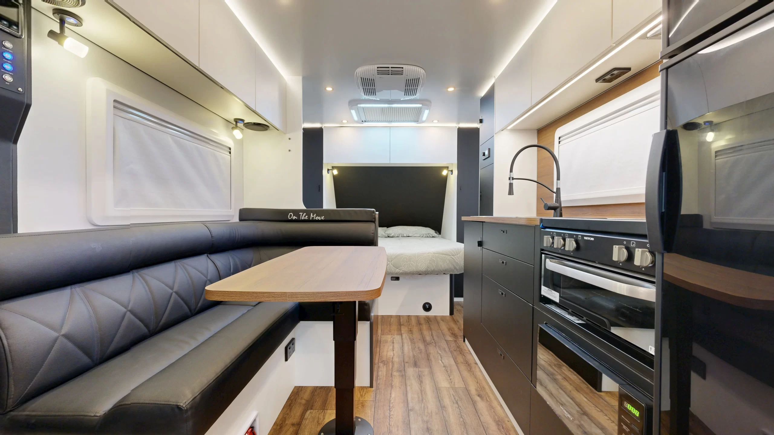 Storm 5.5 interior image 1