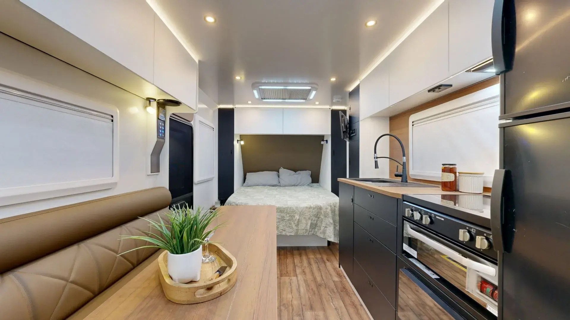 Storm 6.3F interior image 2