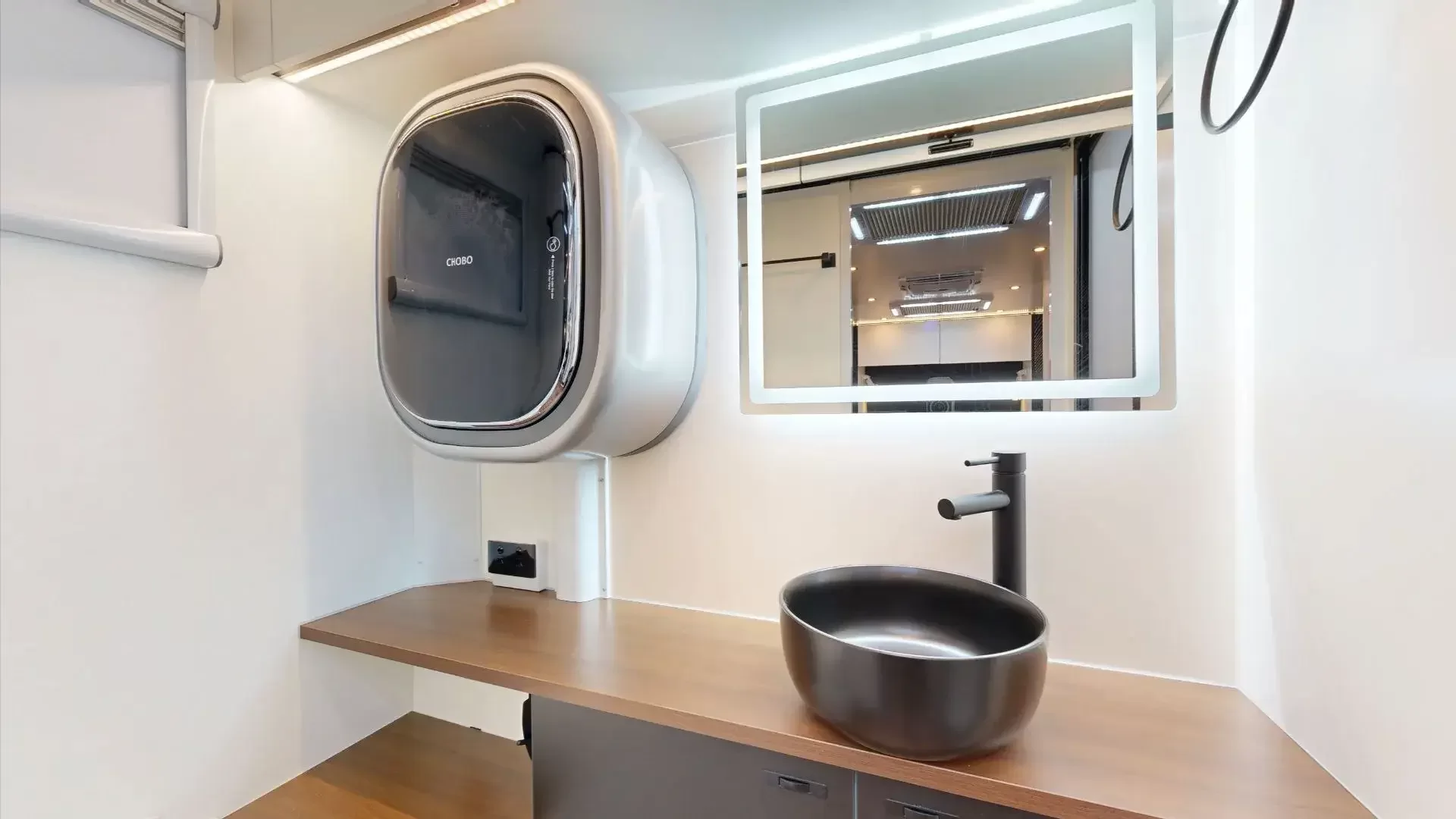 Adventure 5.5 Black Edition