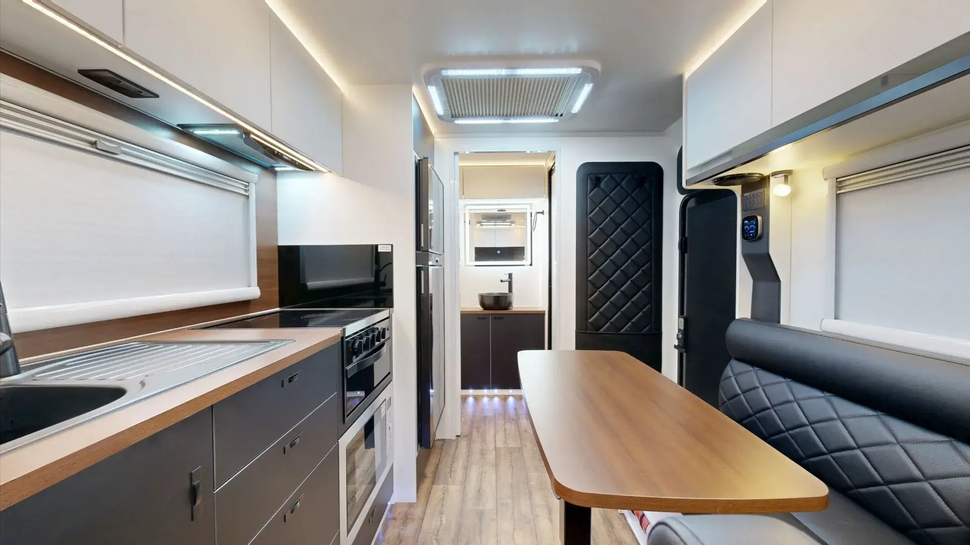 Adventure 5.5 Black Edition interior image 4