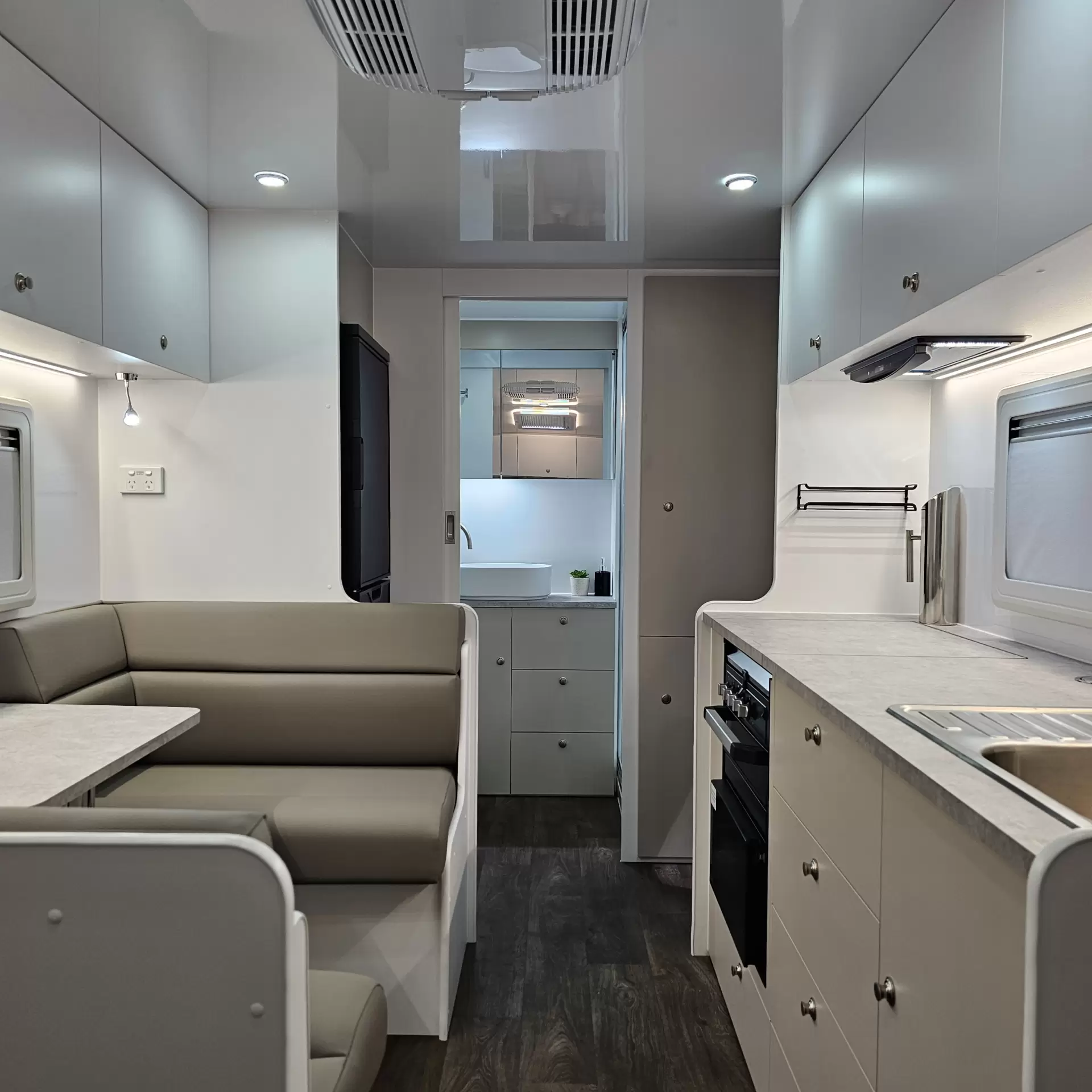 2025 DREAMHAVEN 19 Series Tourline Image