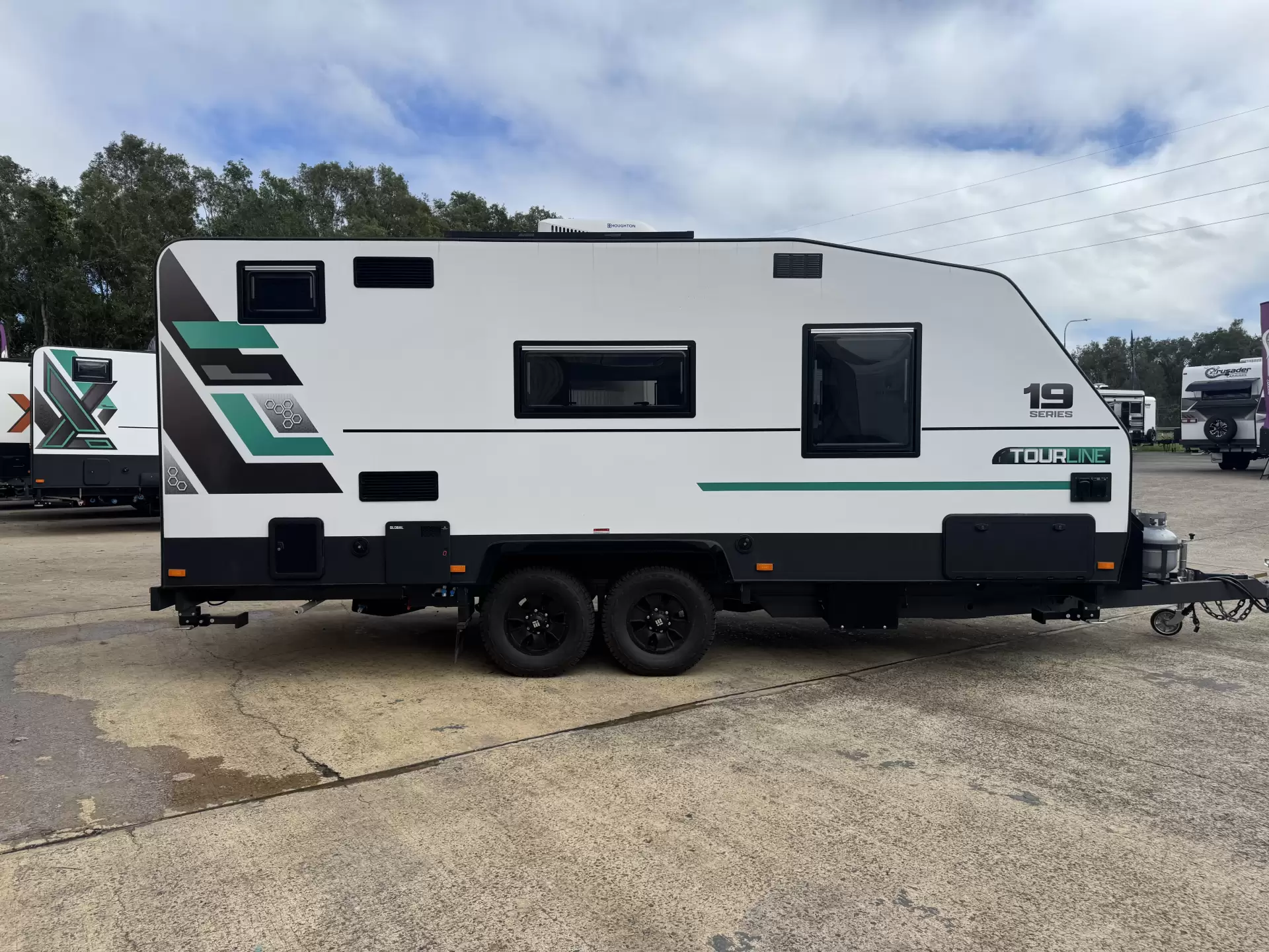2025 DREAMHAVEN 19 Series Tourline Image