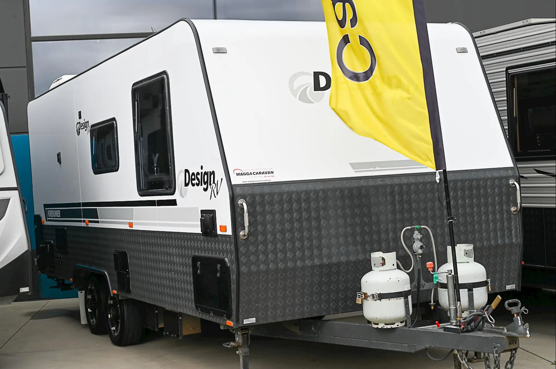 USED  DESIGN RV FORERUNNER 20’6