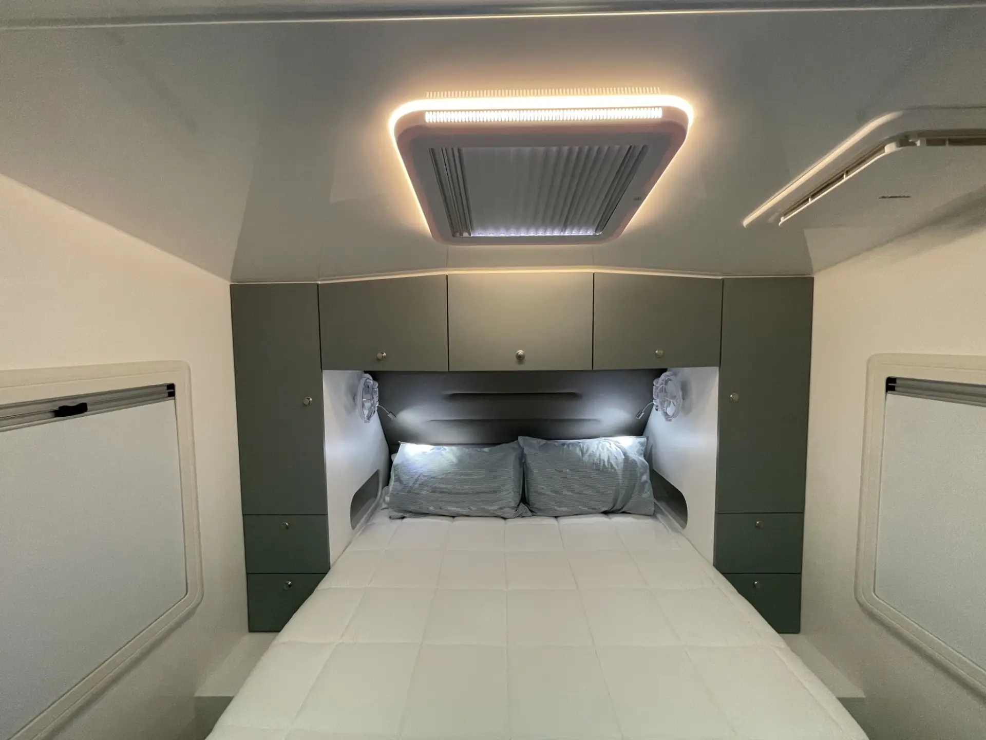 2026 Dreamhaven SuperX 18 Series Image