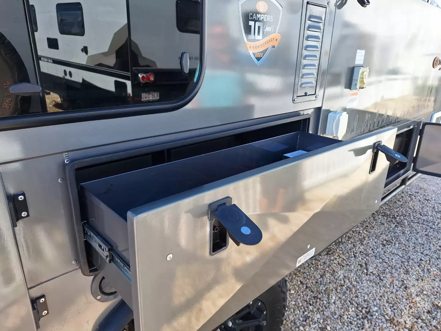 SAHARA SUV - NAVIGATOR