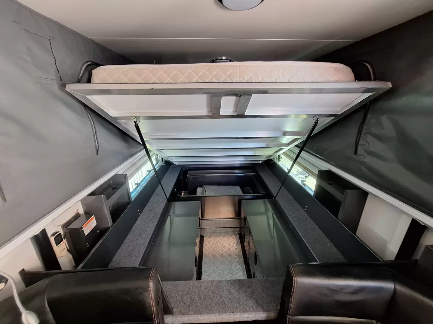 SAHARA SUV - NAVIGATOR