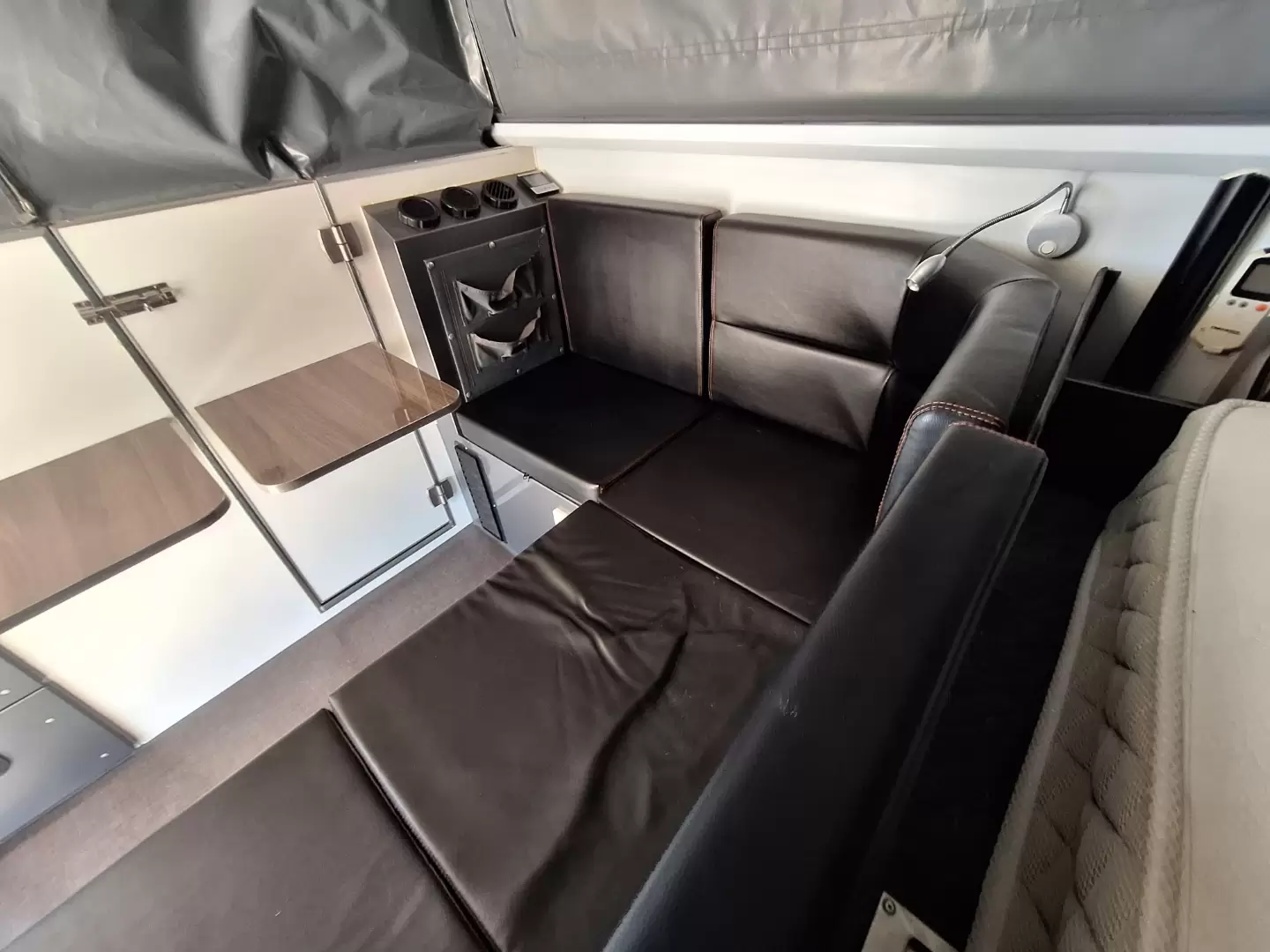 SAHARA SUV - NAVIGATOR