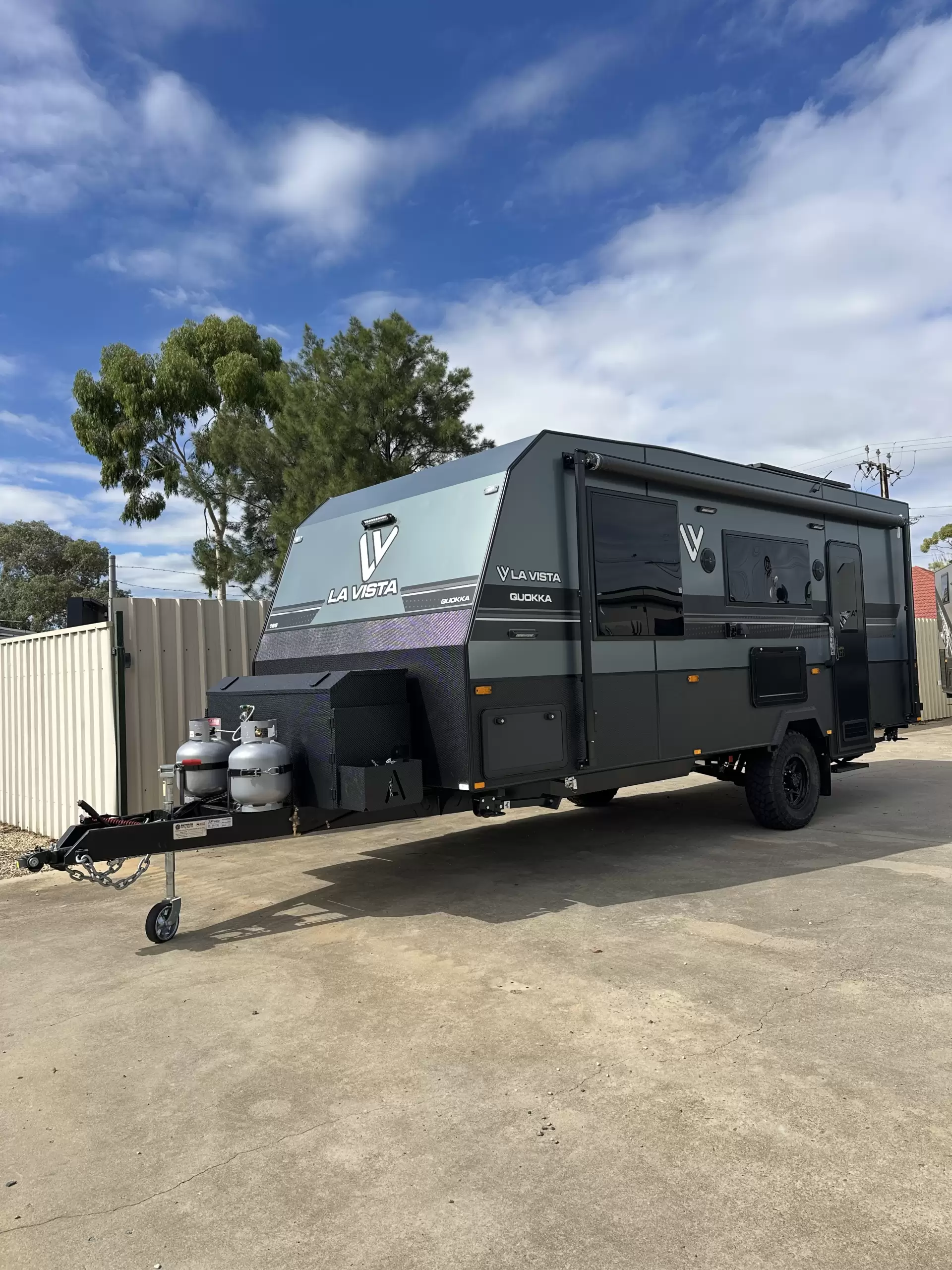 Caravan exterior view 8