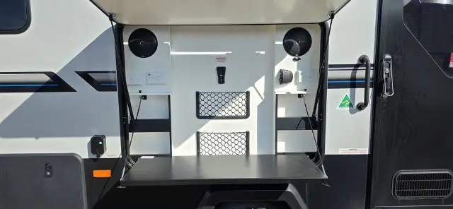 https://media-caravea.syd1.digitaloceanspaces.com/caravans/33EC14070/image-1.webp?q=AXQ6RvltIM