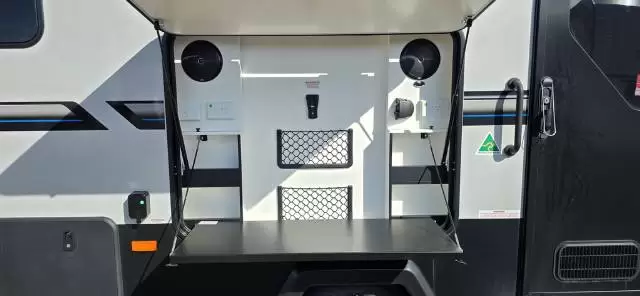 https://media-caravea.syd1.digitaloceanspaces.com/caravans/33EC14070/image-4.webp?q=pdWZORBQh8