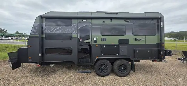 USED 2025 ROYAL FLAIR AUSSIE MATE 18