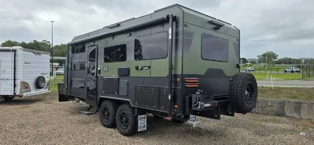 USED 2025 ROYAL FLAIR AUSSIE MATE 18