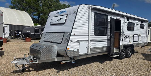 USED 2011 RETREAT MAGNETIC CARAVAN 2 AXLE