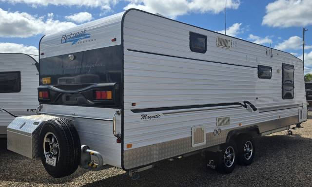 USED 2011 RETREAT MAGNETIC CARAVAN 2 AXLE