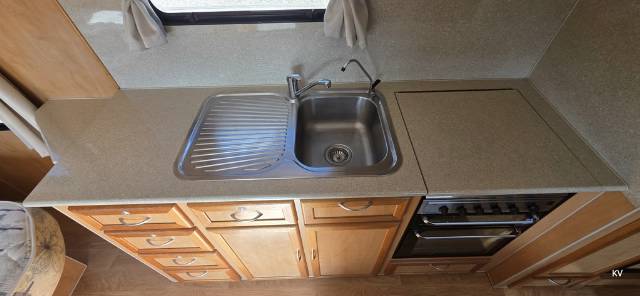 USED 2011 RETREAT MAGNETIC CARAVAN 2 AXLE