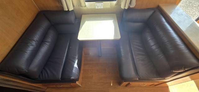 USED 2011 RETREAT MAGNETIC CARAVAN 2 AXLE