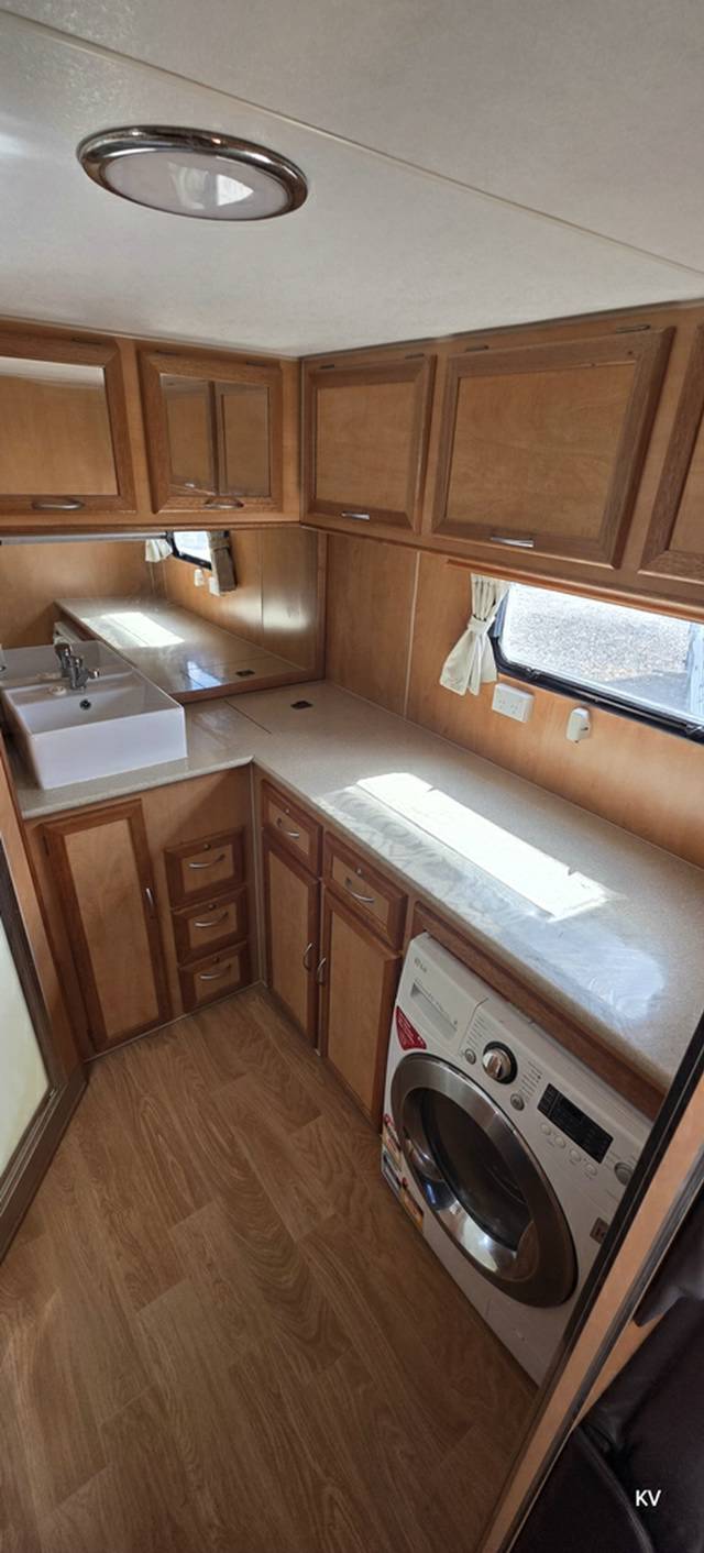 USED 2011 RETREAT MAGNETIC CARAVAN 2 AXLE