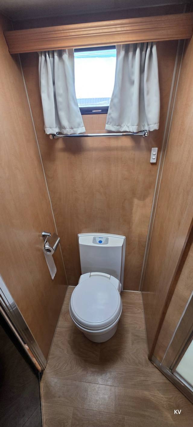 USED 2011 RETREAT MAGNETIC CARAVAN 2 AXLE