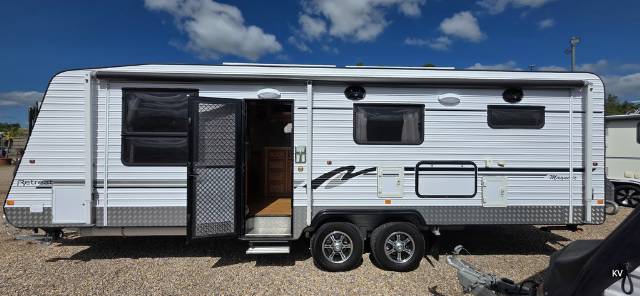 USED 2011 RETREAT MAGNETIC CARAVAN 2 AXLE