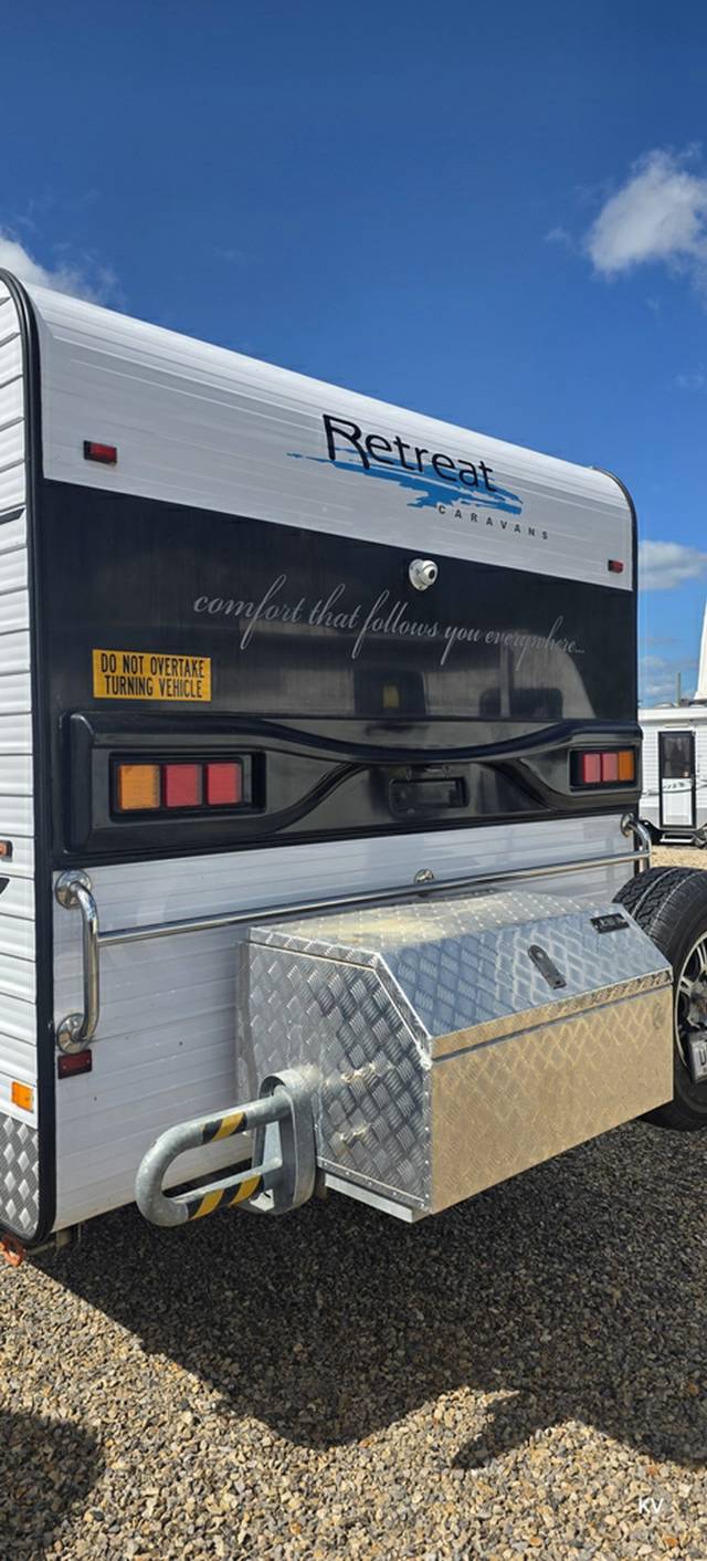 USED 2011 RETREAT MAGNETIC CARAVAN 2 AXLE