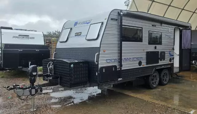USED 2016 PARAMOUNT COMMANDER LIMITED EDITION