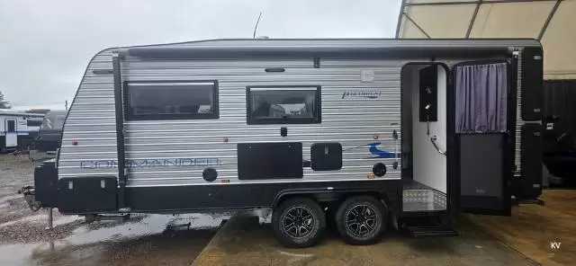USED 2016 PARAMOUNT COMMANDER LIMITED EDITION