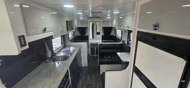 USED 2016 PARAMOUNT COMMANDER LIMITED EDITION