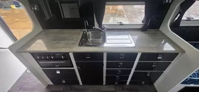 USED 2016 PARAMOUNT COMMANDER LIMITED EDITION