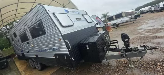 USED 2016 PARAMOUNT COMMANDER LIMITED EDITION