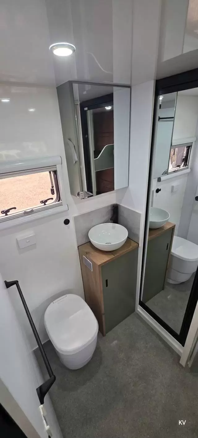 USED 2025 PRIME EDGE CARAVANS ODYSSEY 21’6″ BUNKS X 2
