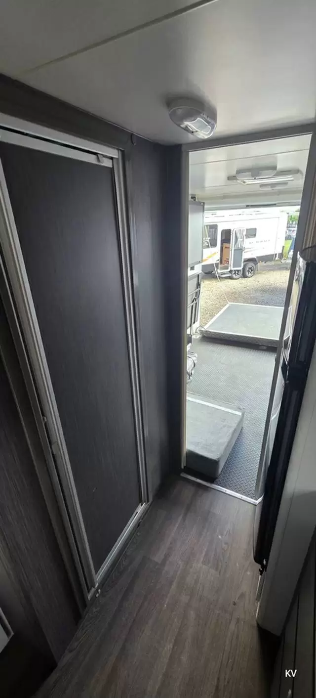 USED 2018 JAYCO BASESTATION