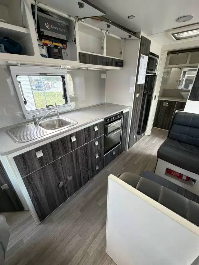 USED 2017 ESSENTIAL CARAVANS CRUISER