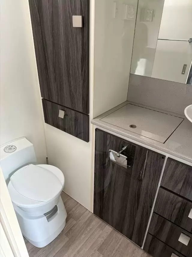 USED 2017 ESSENTIAL CARAVANS CRUISER