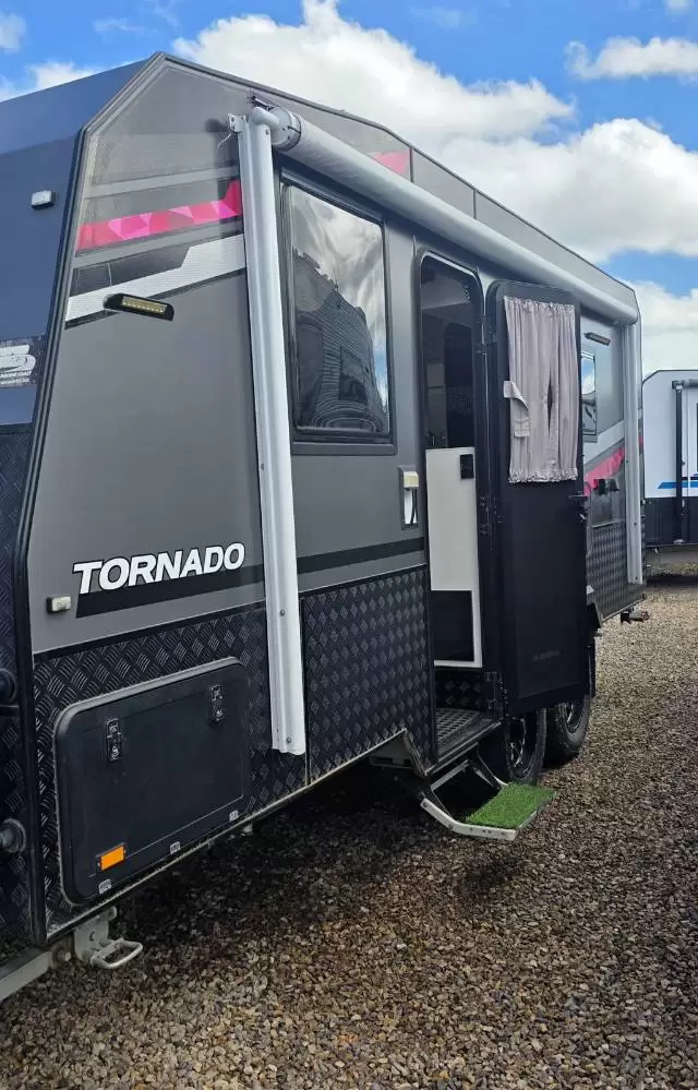 https://media-caravea.syd1.digitaloceanspaces.com/caravans/33EC18914/image-2.webp?q=7NHeEpPvrH