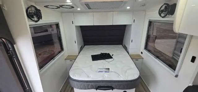 USED 2024 PRIME EDGE CARAVANS ODYSSEY 21’6 BUNK
