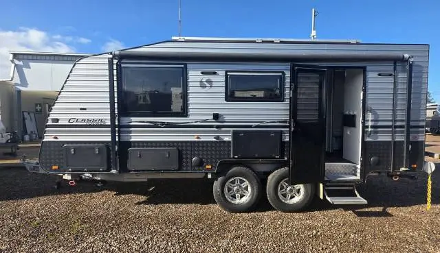 https://media-caravea.syd1.digitaloceanspaces.com/caravans/33EC20008/image-1.webp?q=7AcDQhrKii