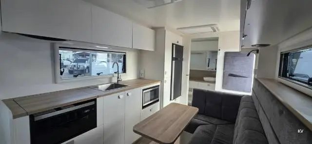NEW 2026 TRAVELLER TRACK 20