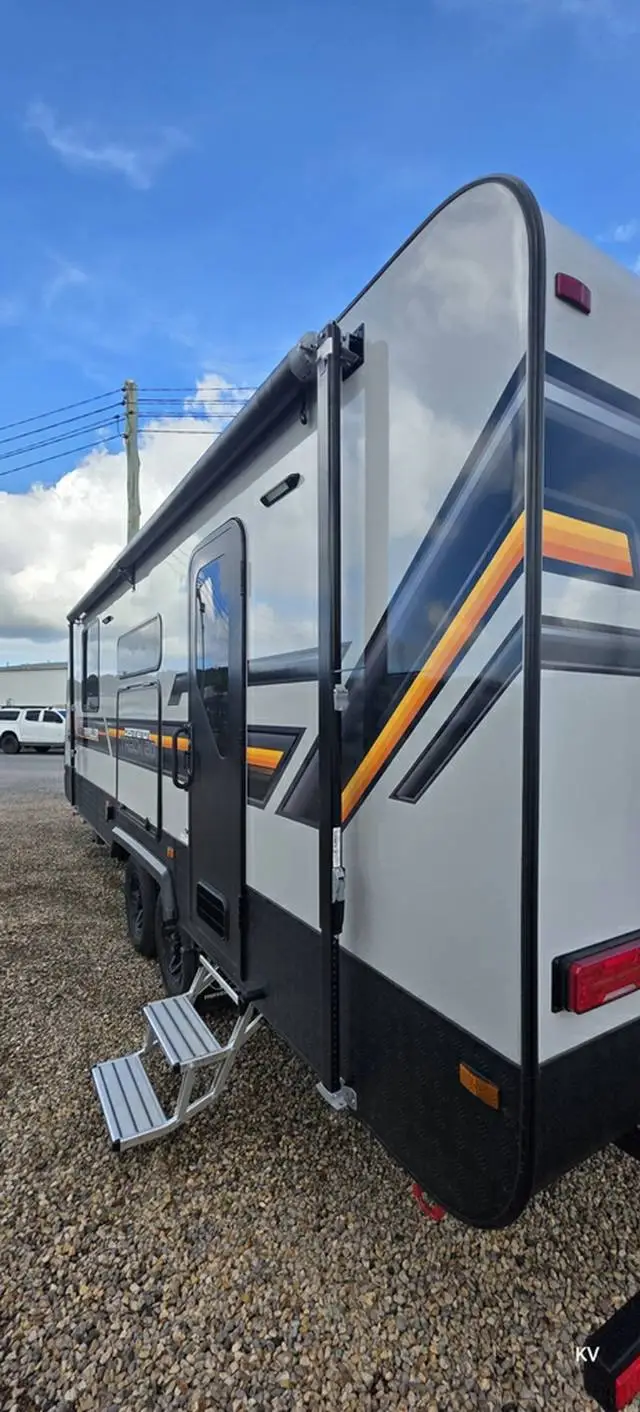 NEW 2026 TRAVELLER TRACK 20