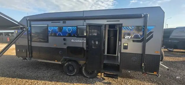 https://media-caravea.syd1.digitaloceanspaces.com/caravans/33EC20570/image-2.webp?q=fqwkkwHCRr