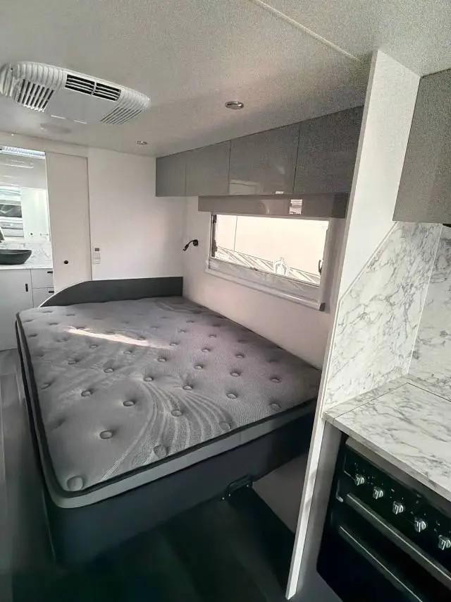 USED 2025 EMPIRE LUXOR 24′