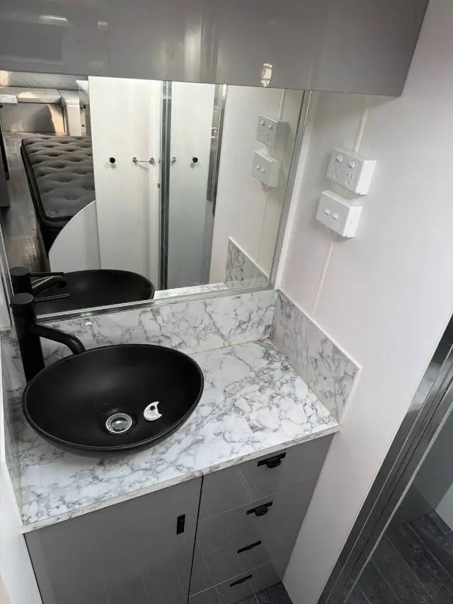 USED 2025 EMPIRE LUXOR 24′